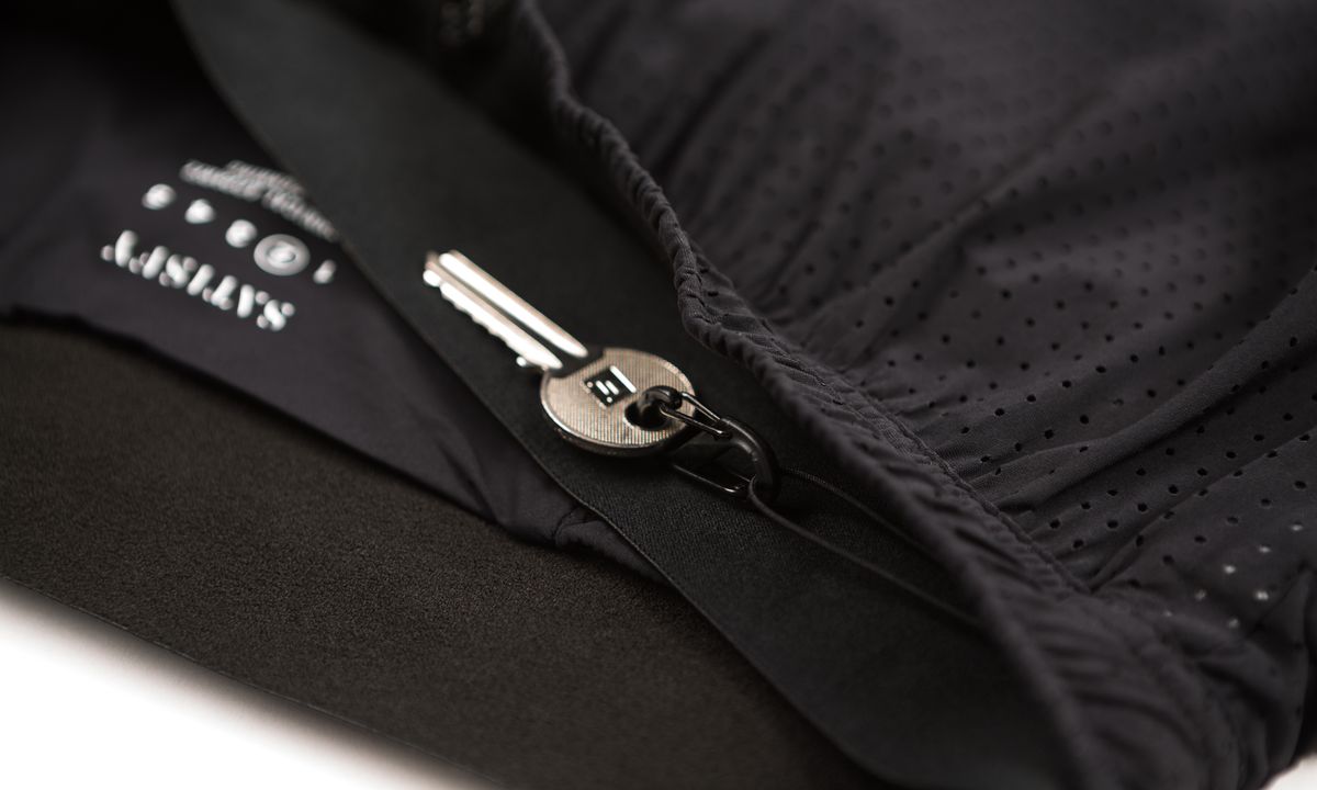 satisfy-long-distance-2-5-shorts-perforated-black-key-pocket
