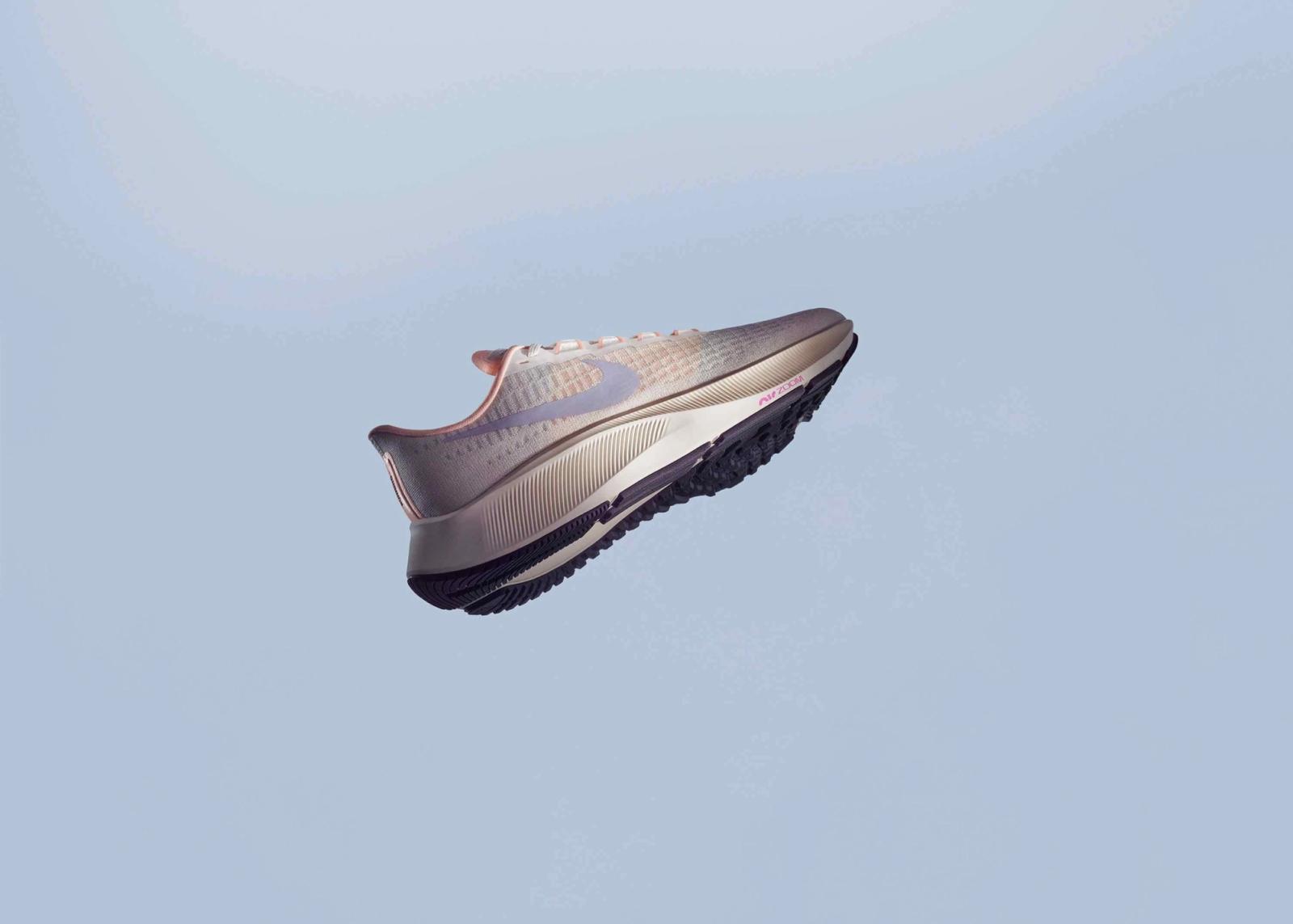NIKE AIR ZOOM PEGASUS 37 RUNNING