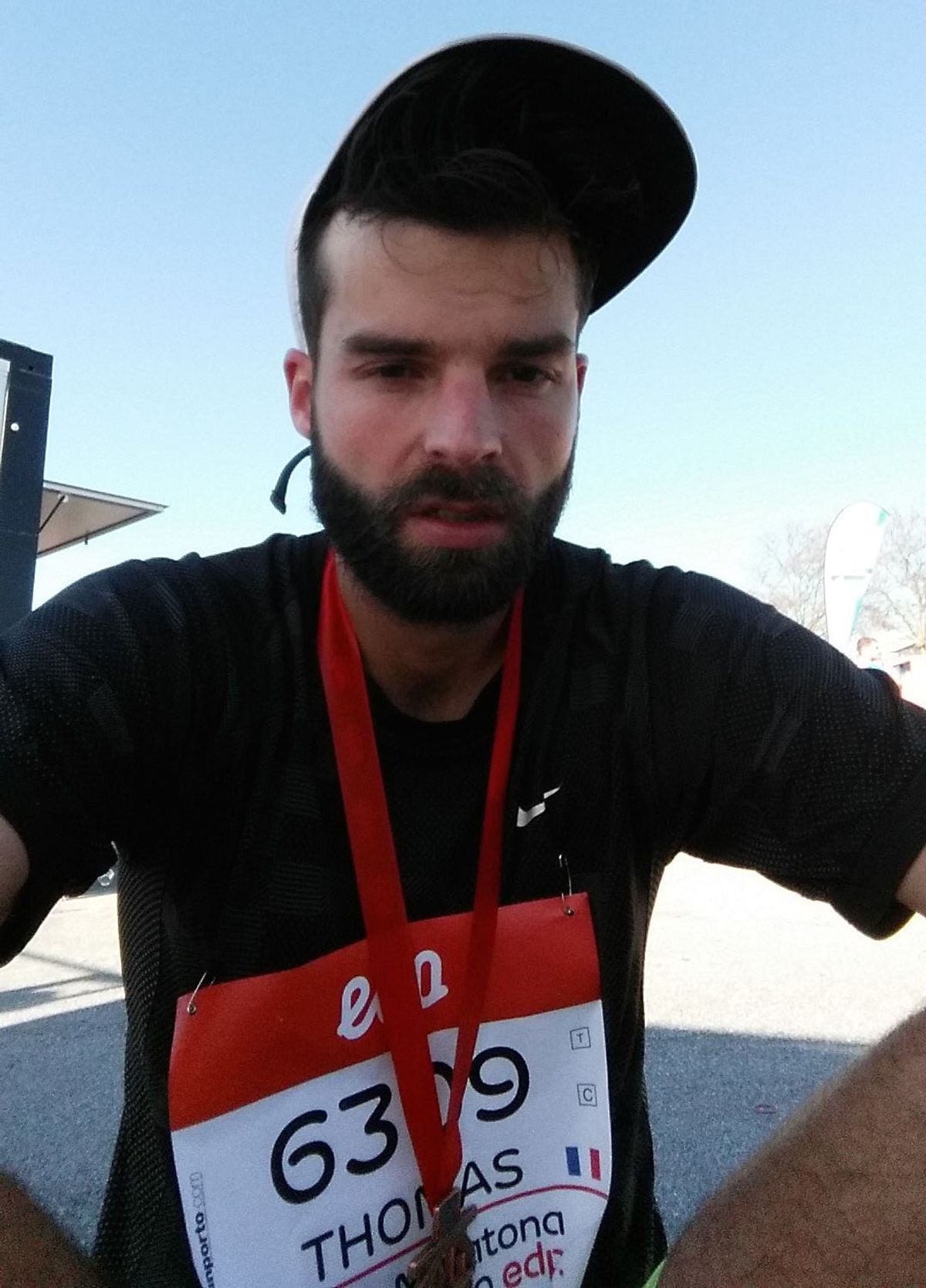 Dans 3 minutes, Thom va chialer comme une petite pucelle​.