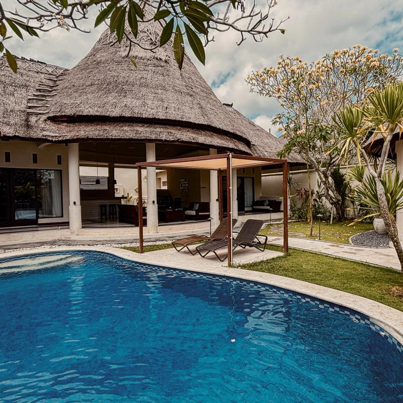 Private Pool & Garden