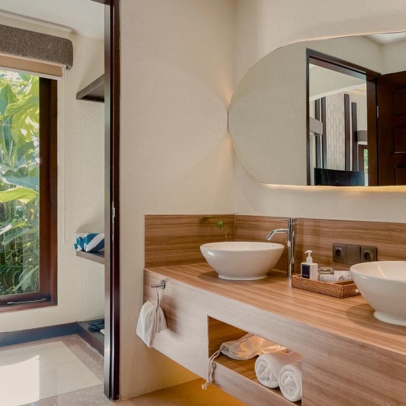 Spacious Bathroom Area