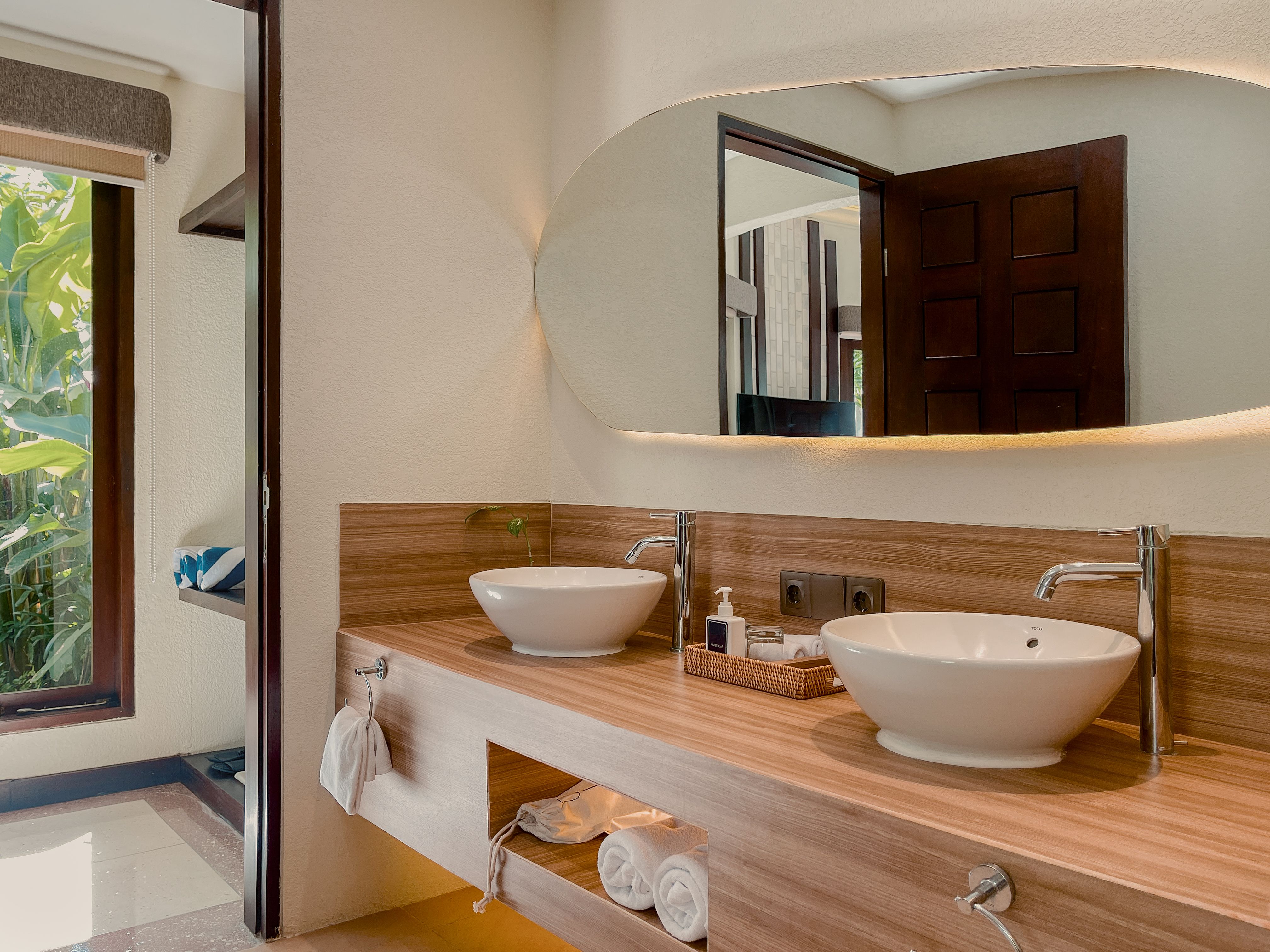 Spacious Bathroom Area