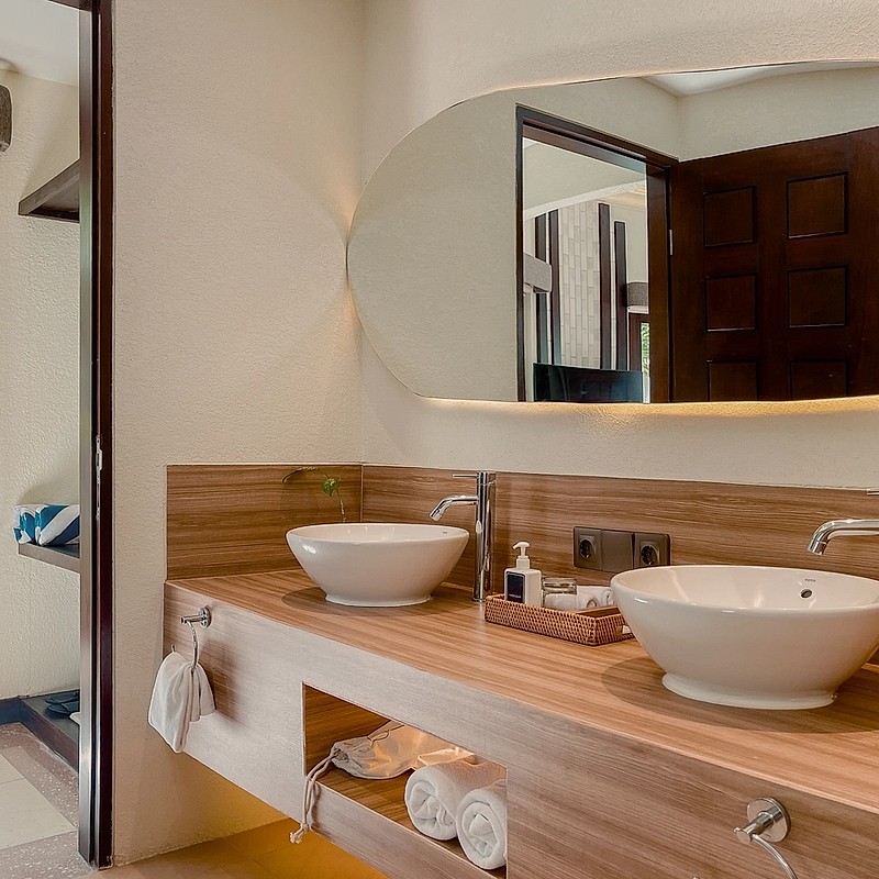 Spacious Bathroom Area