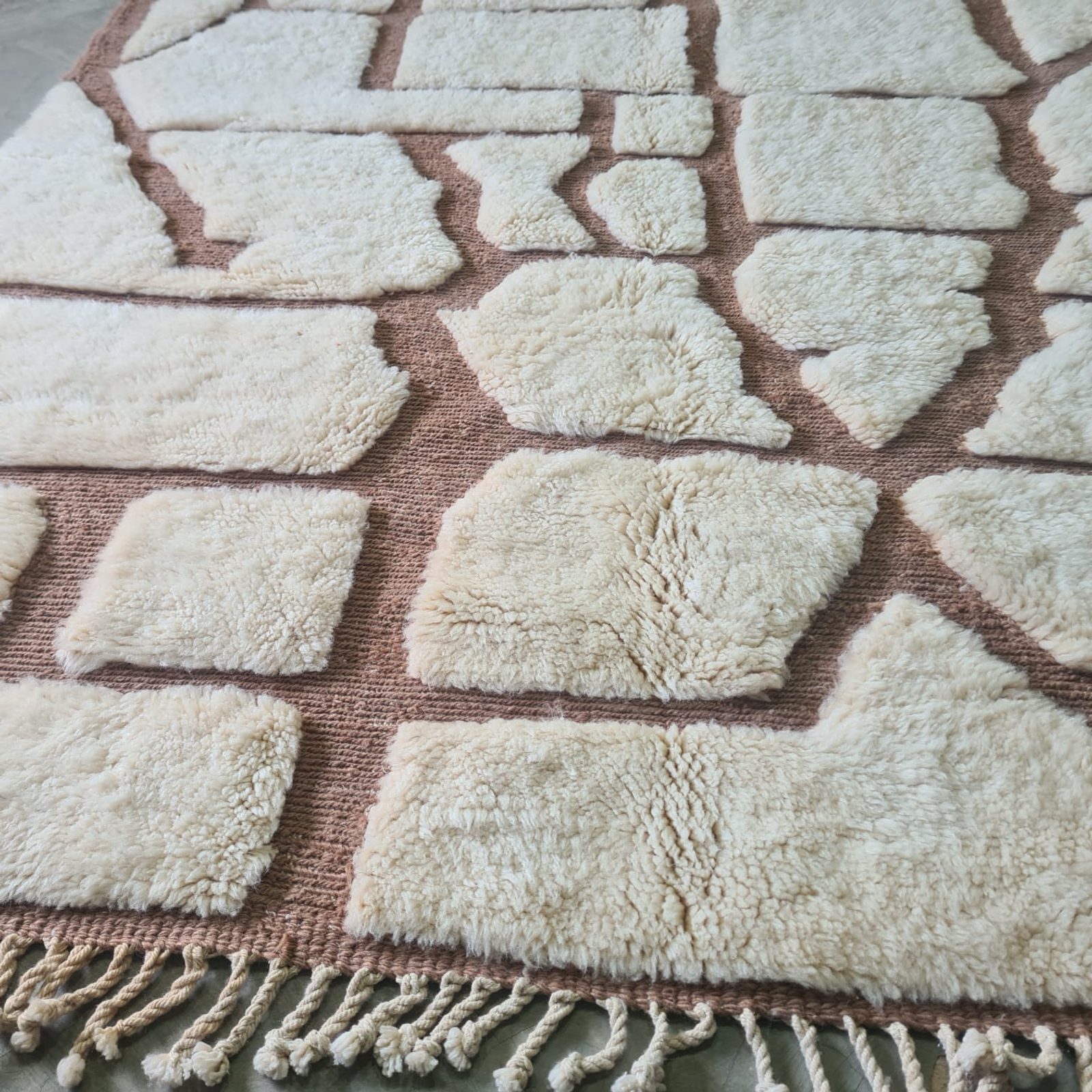 Floating Squares — Luxury Beni Mrirt Rug — view 4