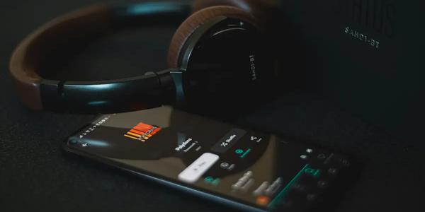 Deezer ou Spotify en 2026 : lequel choisir (et payer moins cher) ?