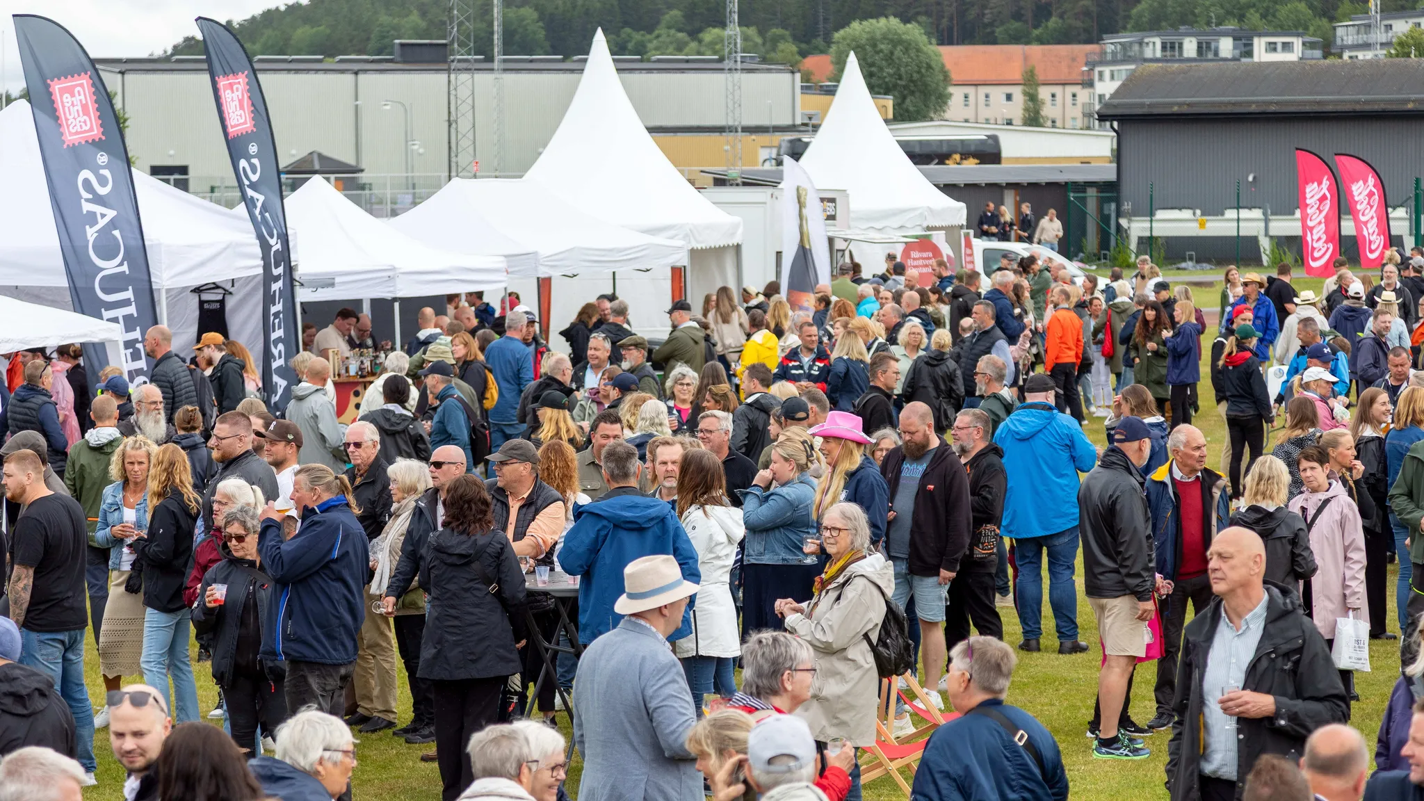 Folksamling vid dryckesfestival
