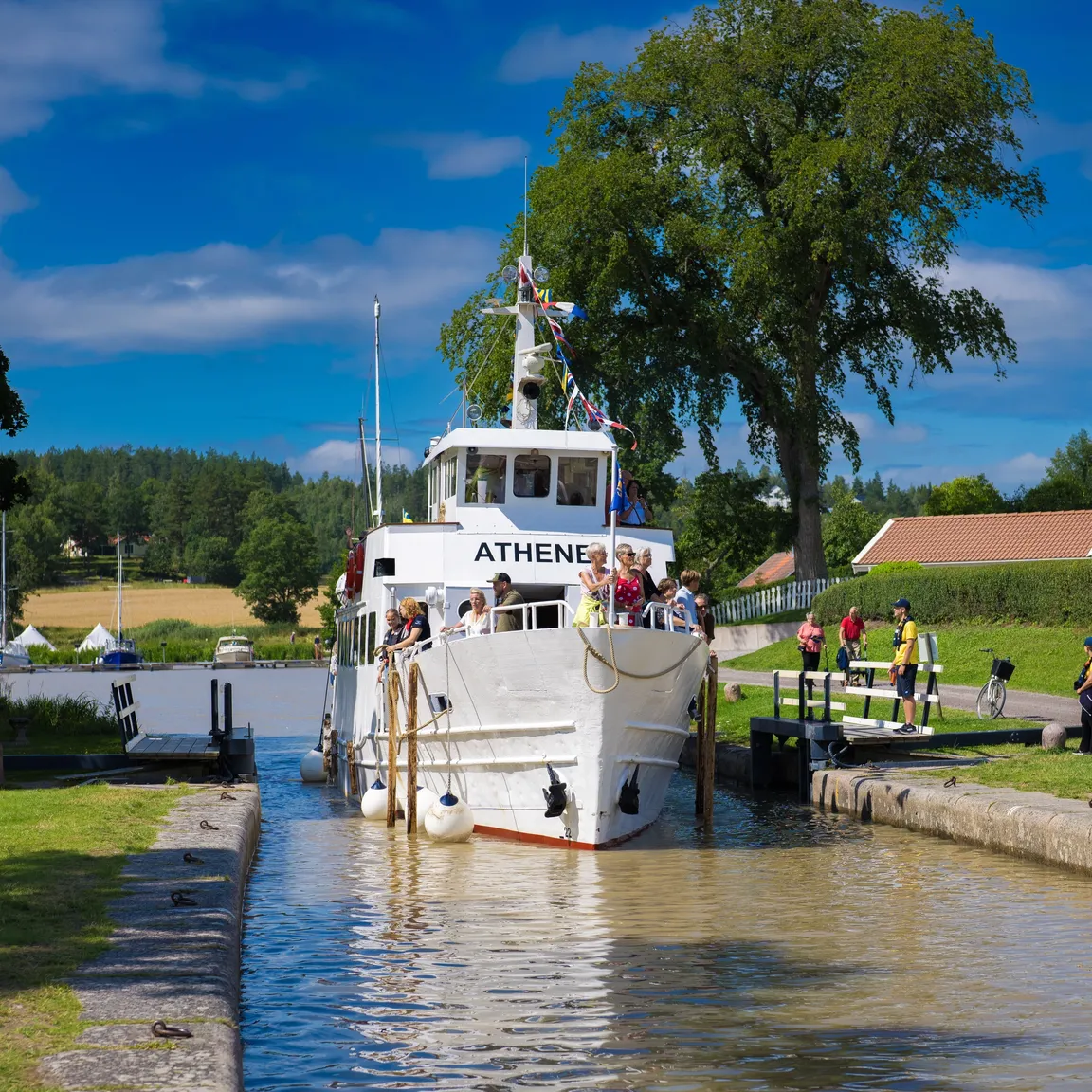 Kanalturen till Stegeborg - Båttur på Göta kanal