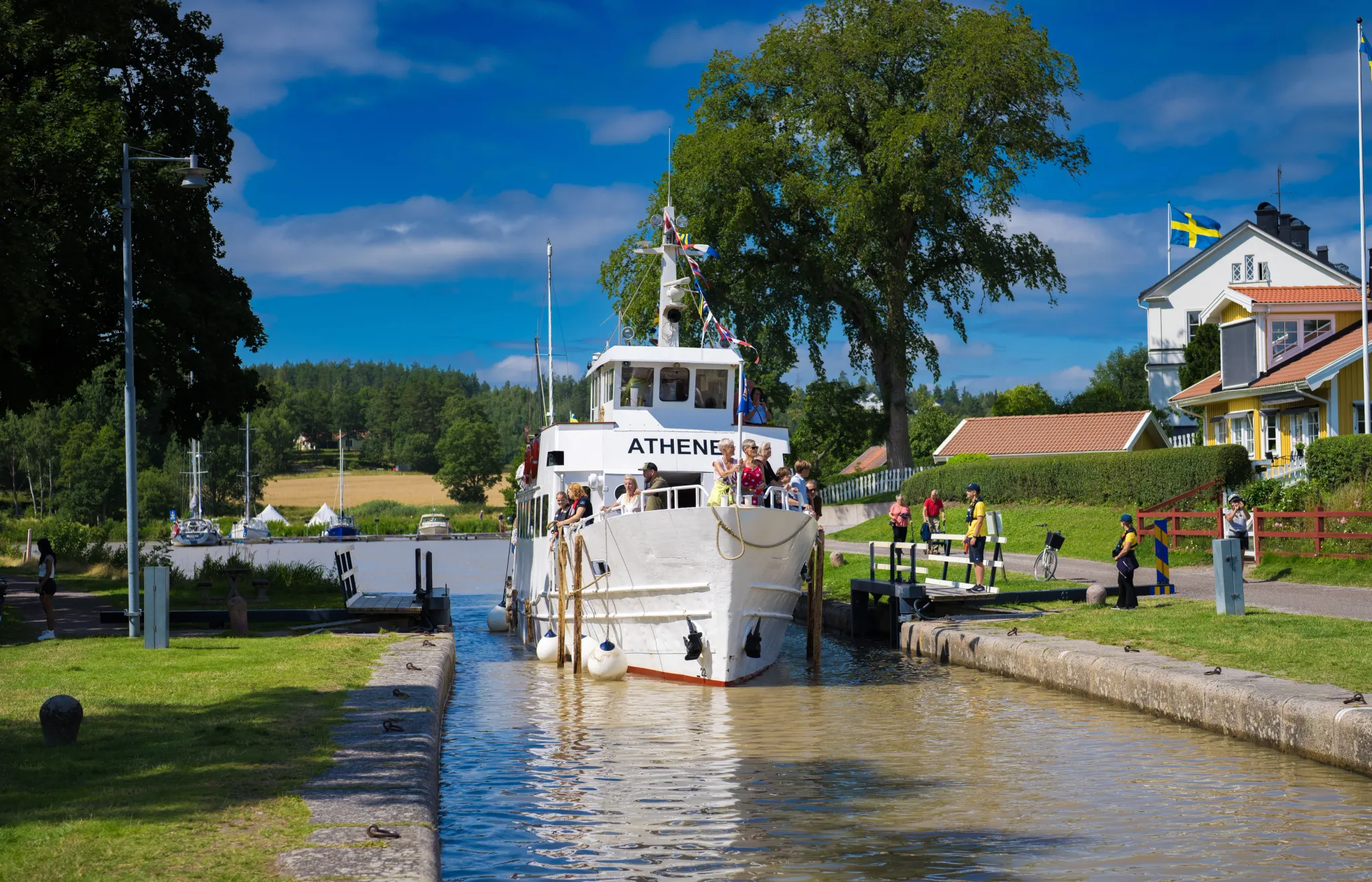 Kanalturen till Stegeborg - Båttur på Göta kanal