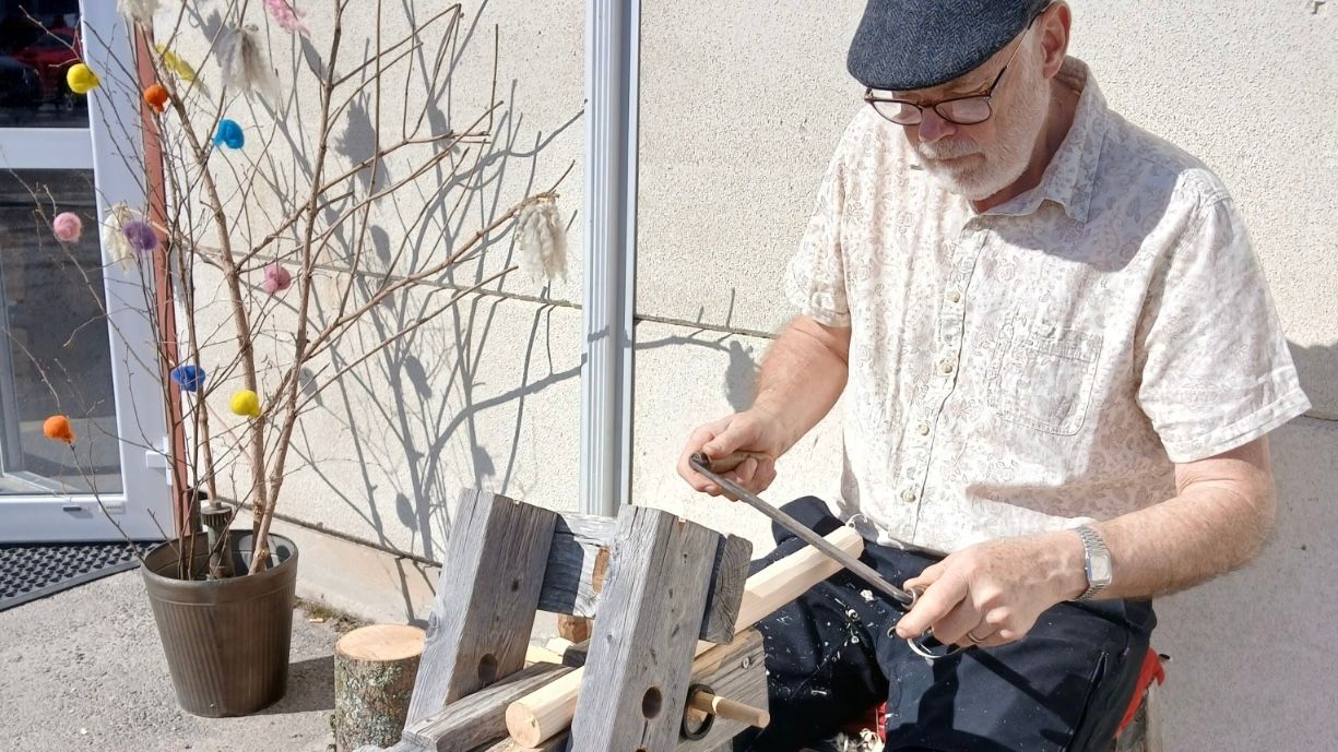 Påskägg och trähantverk på Björke väveri