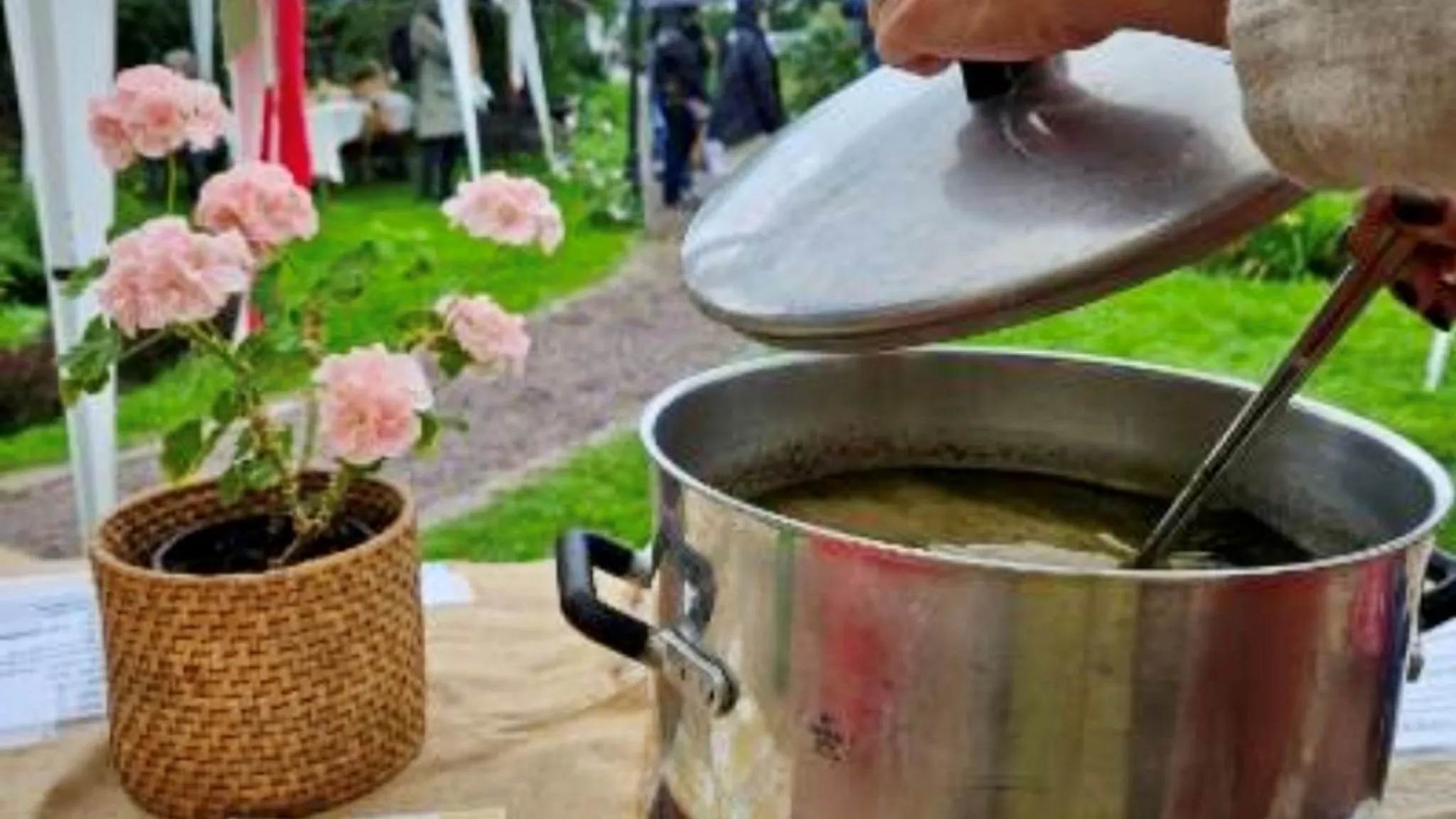 Örtagården i Medeltida skrud