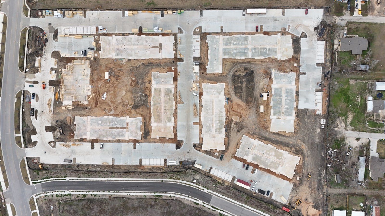 Avelyn Manor, site concrete