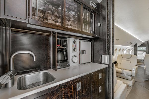 Heavy Jet / Large Cabin photo 5