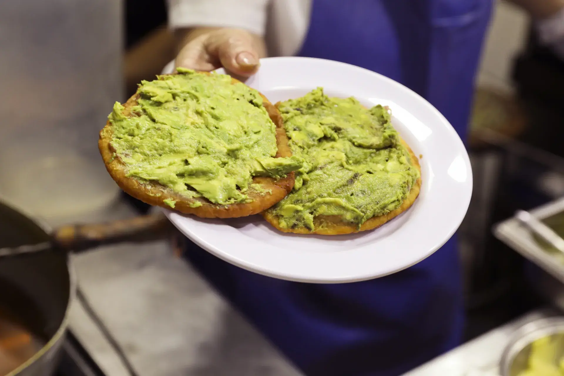 Sopaipillas con palta en Desayunos Olguita
