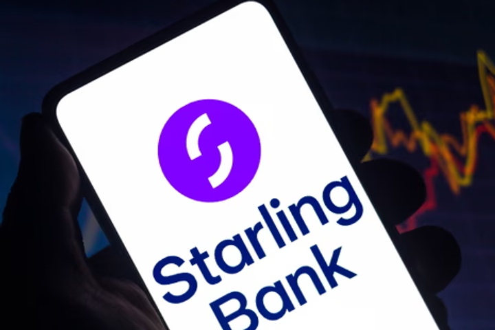 Starling cuts jobs amid AI banking push