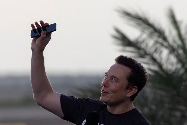 SpaceX reportedly explores AI device prototype