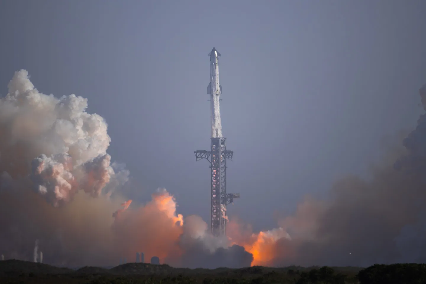 SpaceX deploys V3 Starlink but loses booster