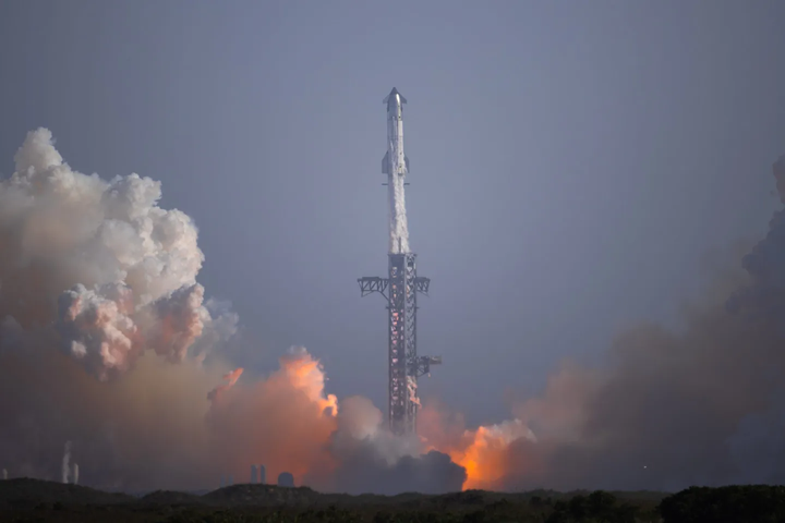 SpaceX deploys V3 Starlink but loses booster
