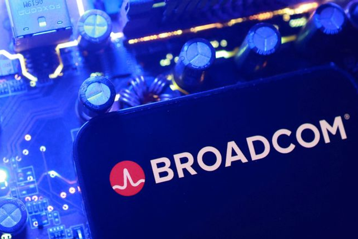Apple commits $30B to U.S.-made Broadcom chips