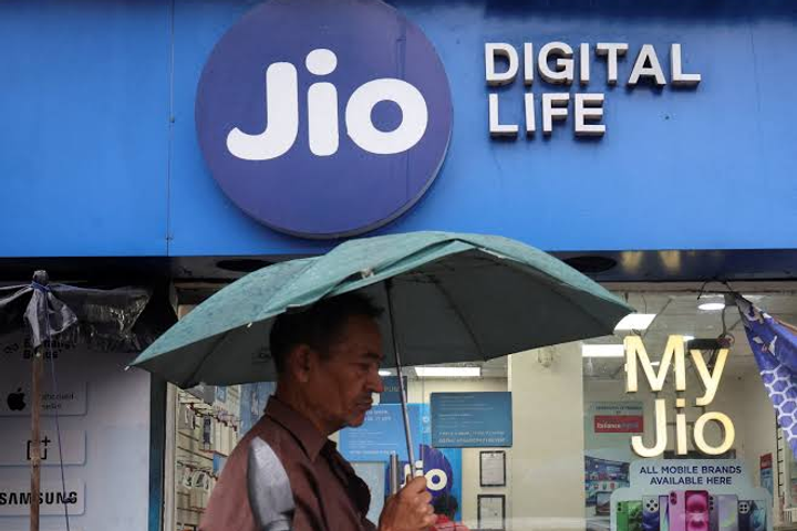 Jio Targets $3.2B in Record India IPO