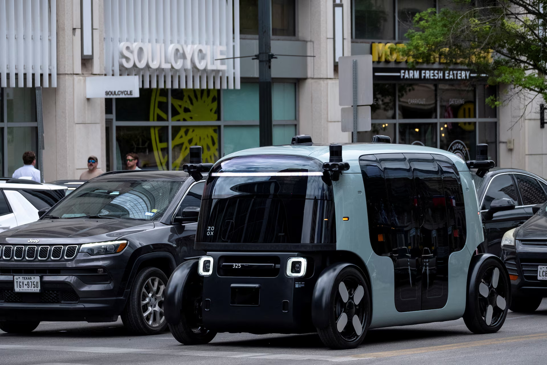 Zoox starts paid robotaxi rides in Las Vegas