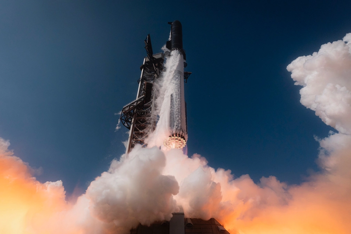 SpaceX returns to its IPO price as public markets test its ambitions