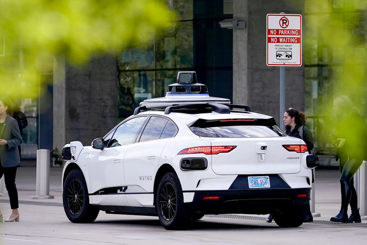 US moves to ease robotaxi design rules