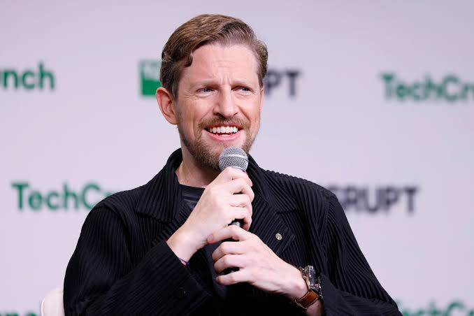 Automattic Loses CFO Amid Governance Turmoil