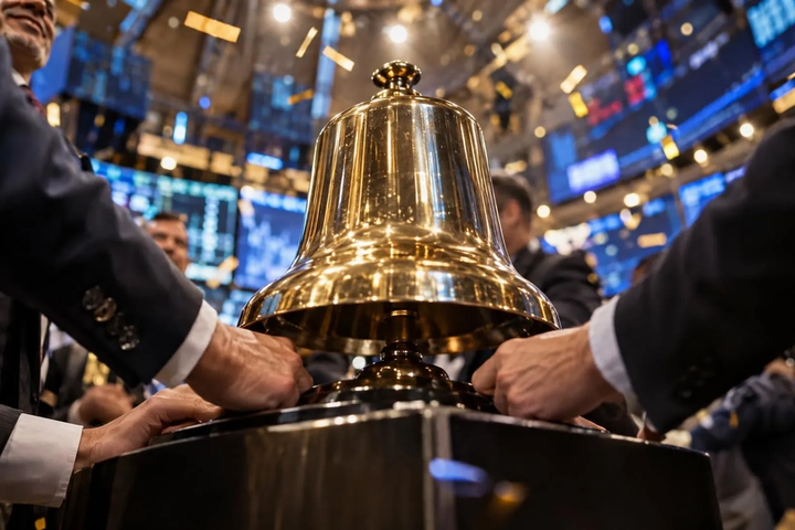 Ives Ultra Raises $200M for Private AI Fund