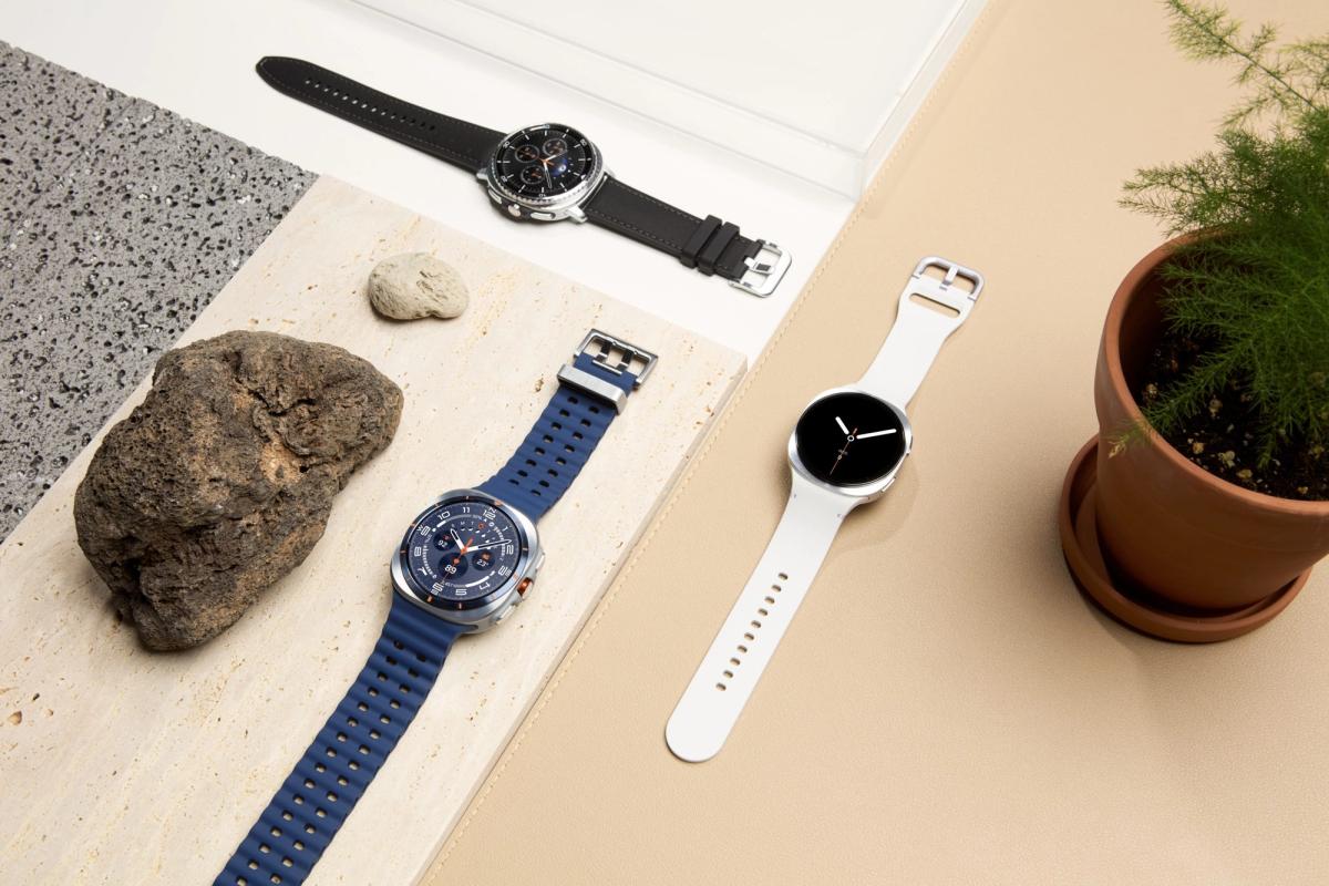 Samsung Galaxy Watch Ultra and Galaxy Watch models arranged in an official press photo