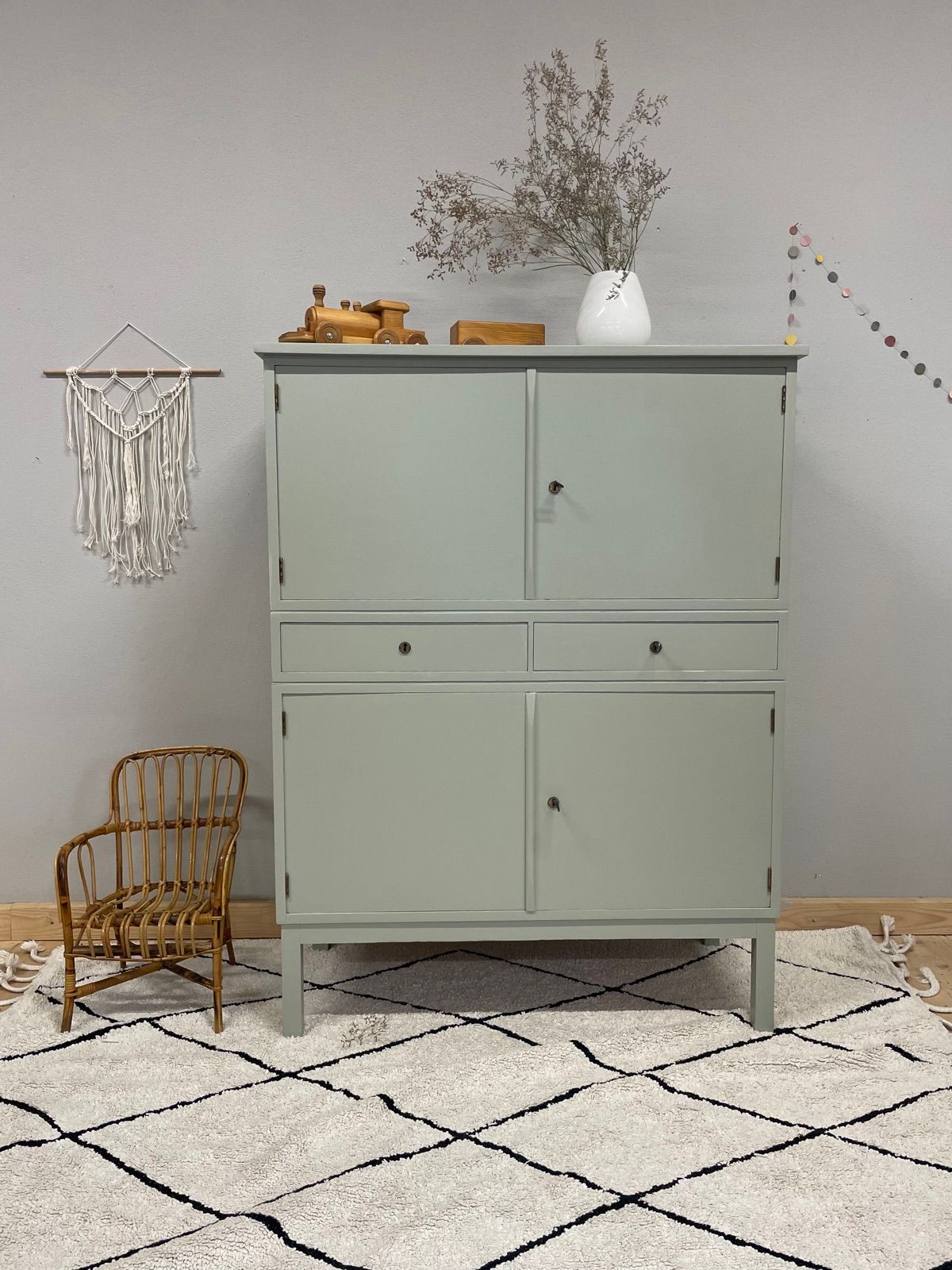 Highboard grau