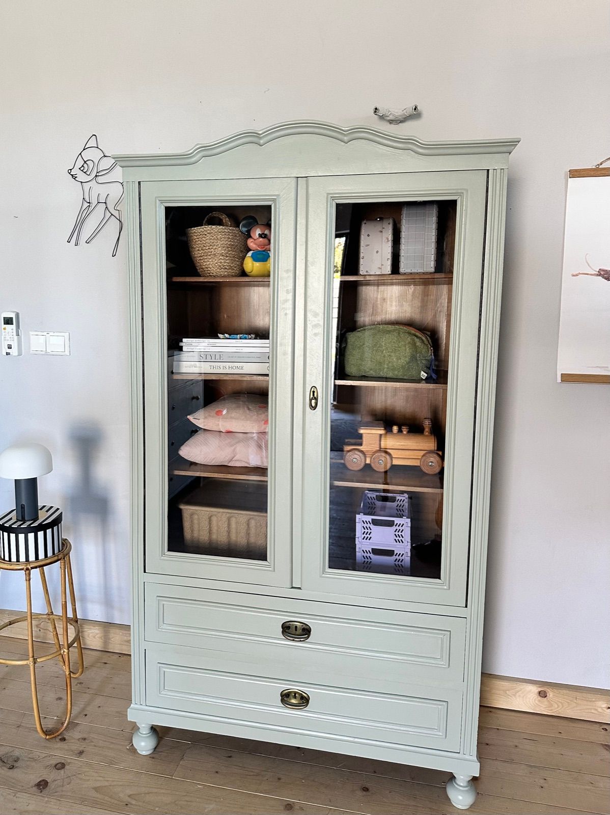 Vintage Vitrine braun, Ansicht 2