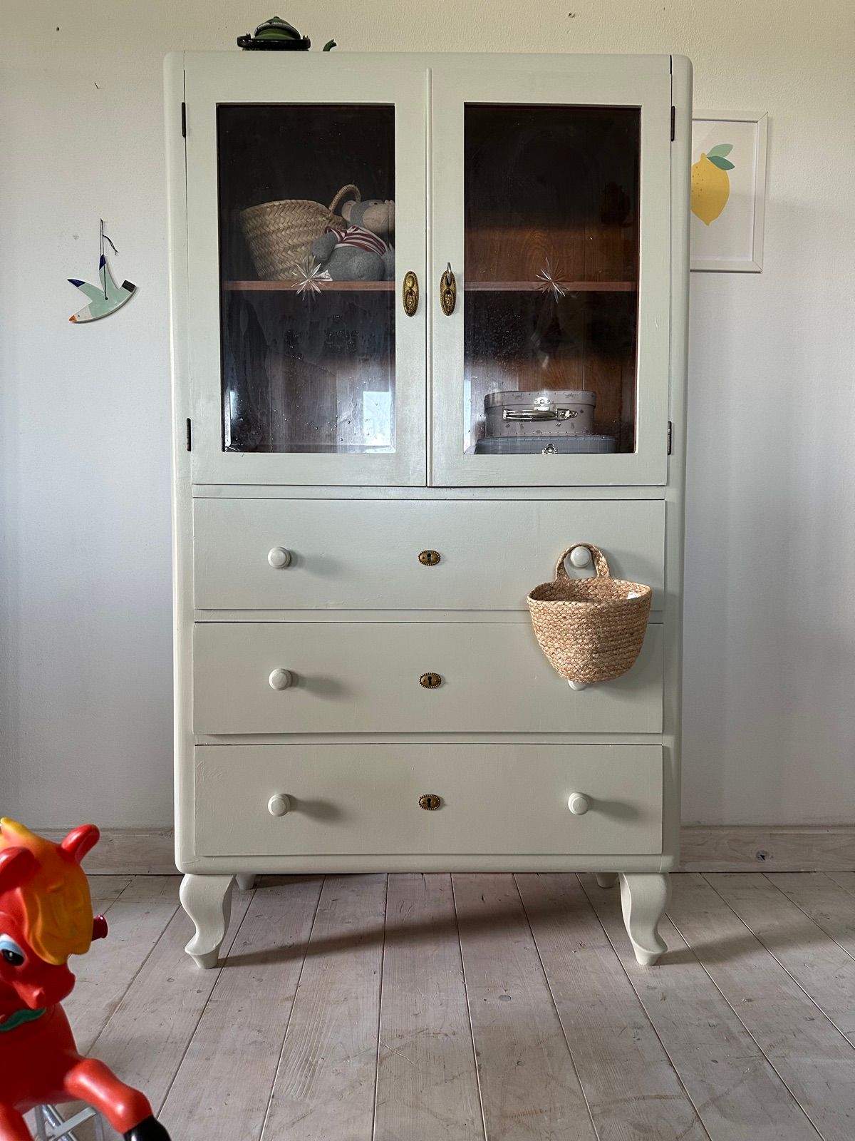 Vitrine mit Vitrine, Ansicht 2