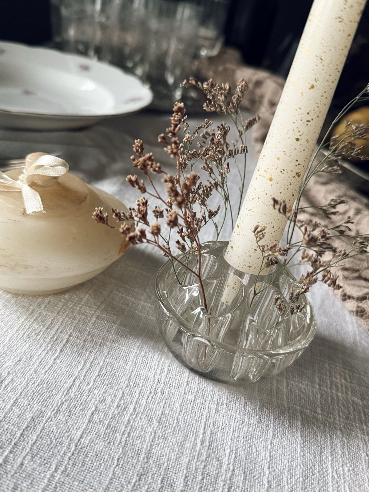 Kerzenständer mit Vase, Ansicht 2