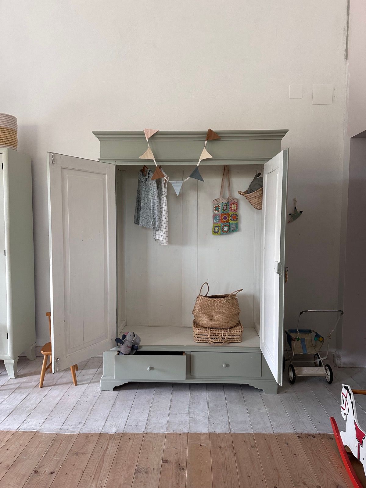 Vintage Kinderkasten weiß, Ansicht 6