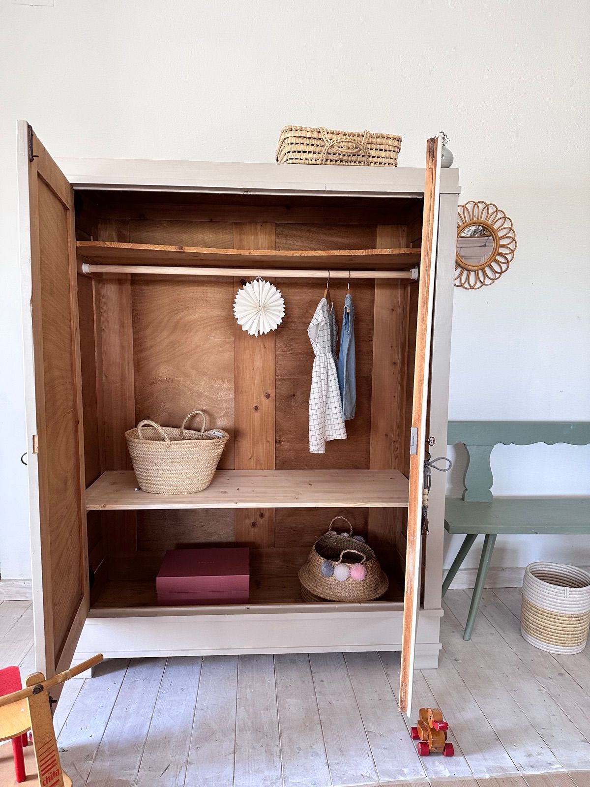 Vintage Kasten, 180 cm breit, Ansicht 2