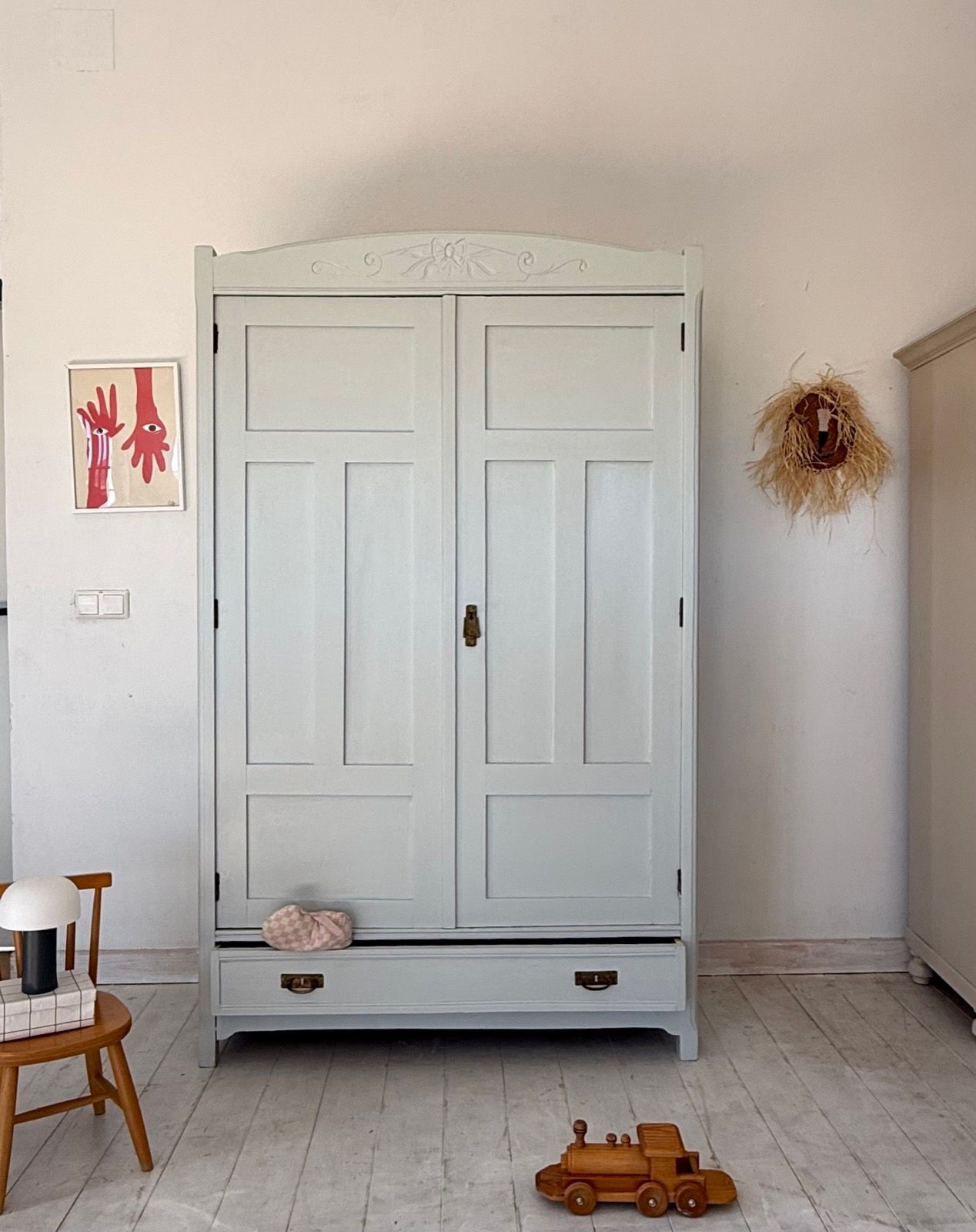 antiker Kleiderschrank