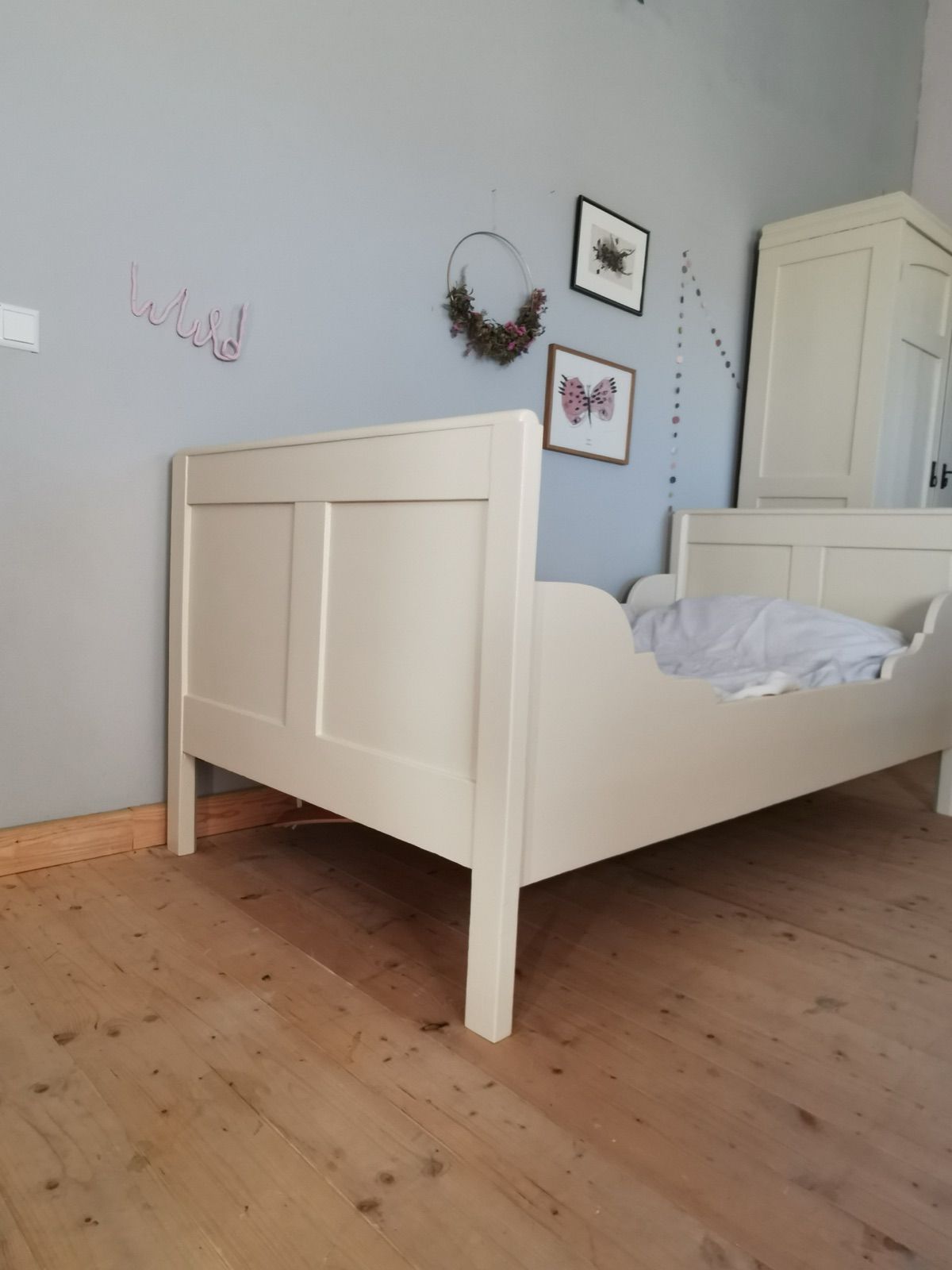 Vintage Kinderbett beige, Ansicht 3