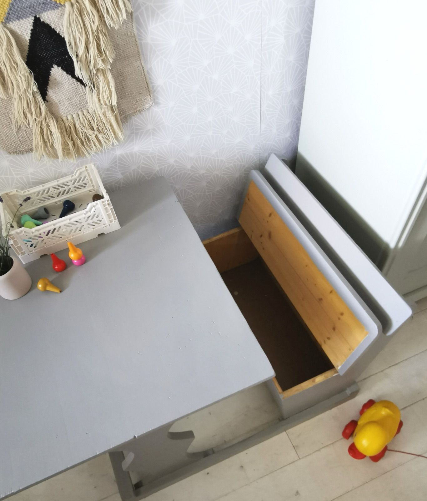 Kindertisch mit Bank Bauernmöbel, Ansicht 3