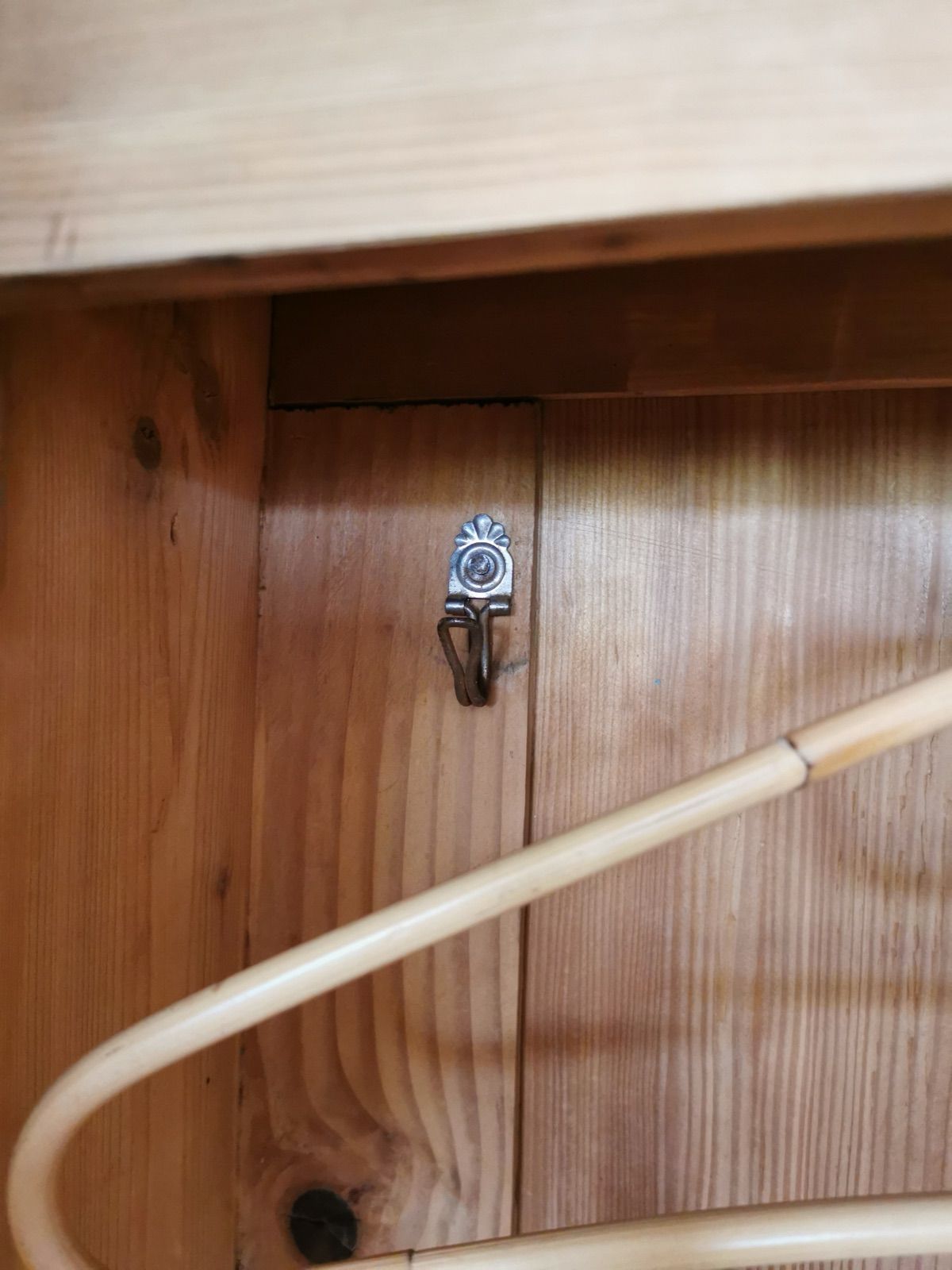 Vintage Kasten mit Gewandleiste, Ansicht 4