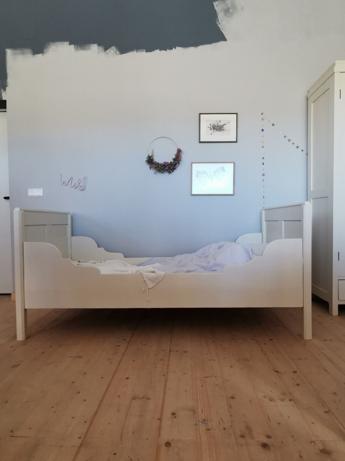 Vintage Kinderbett beige