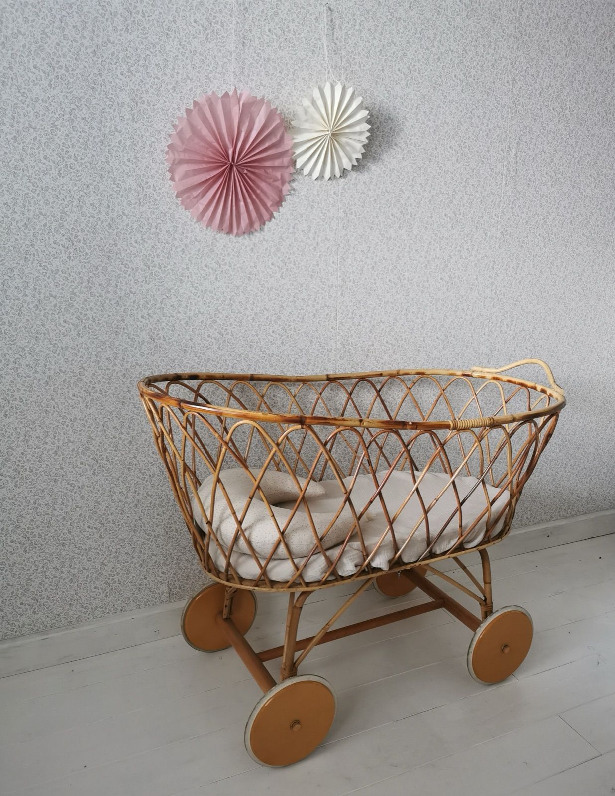 Vintage Rattan Stubenwagen