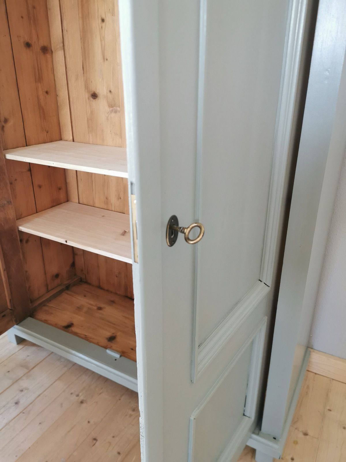 Vintage Kinderkasten greengrey, Ansicht 3
