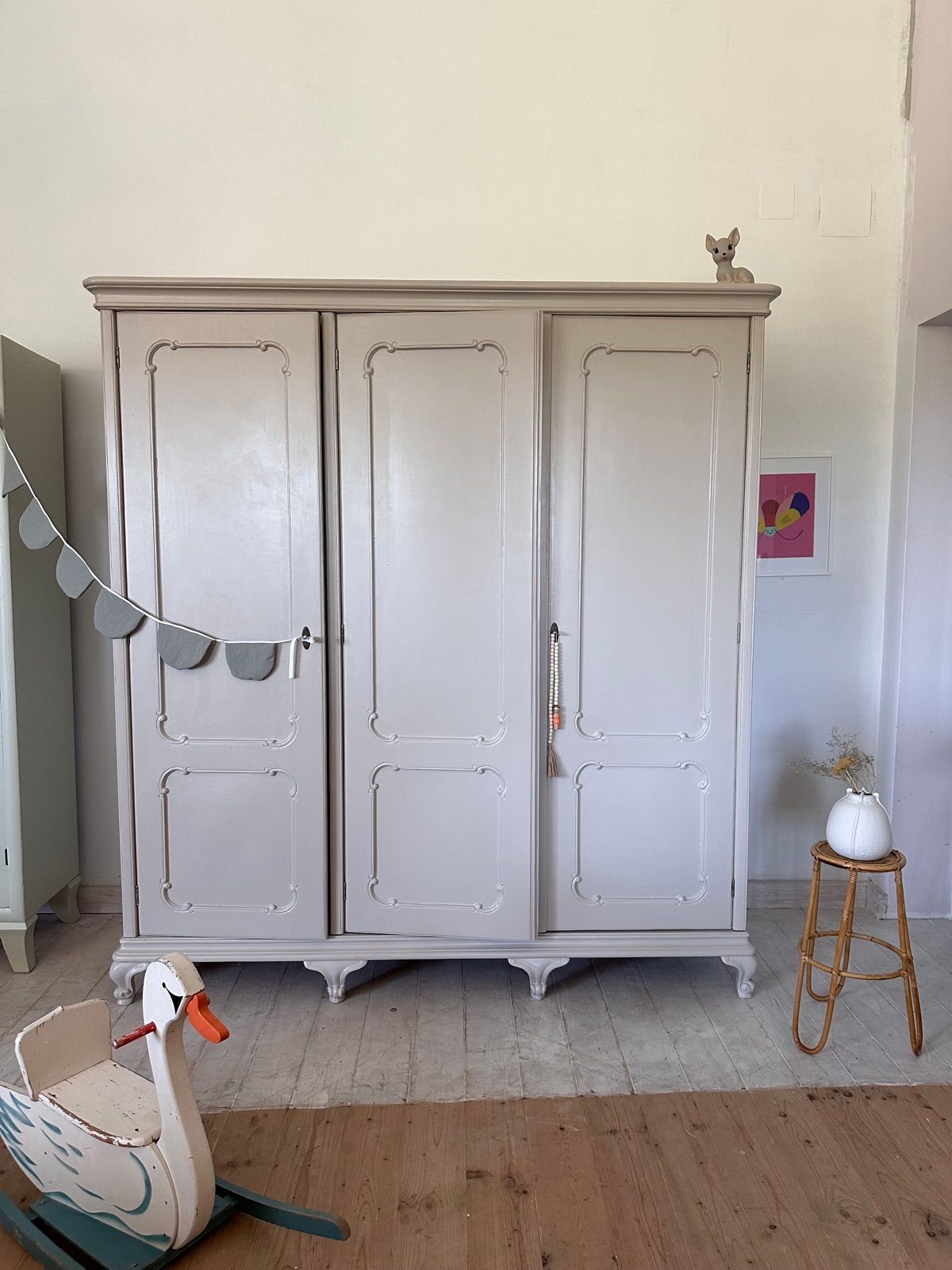 Antiker Kleiderkasten, 200 cm breit