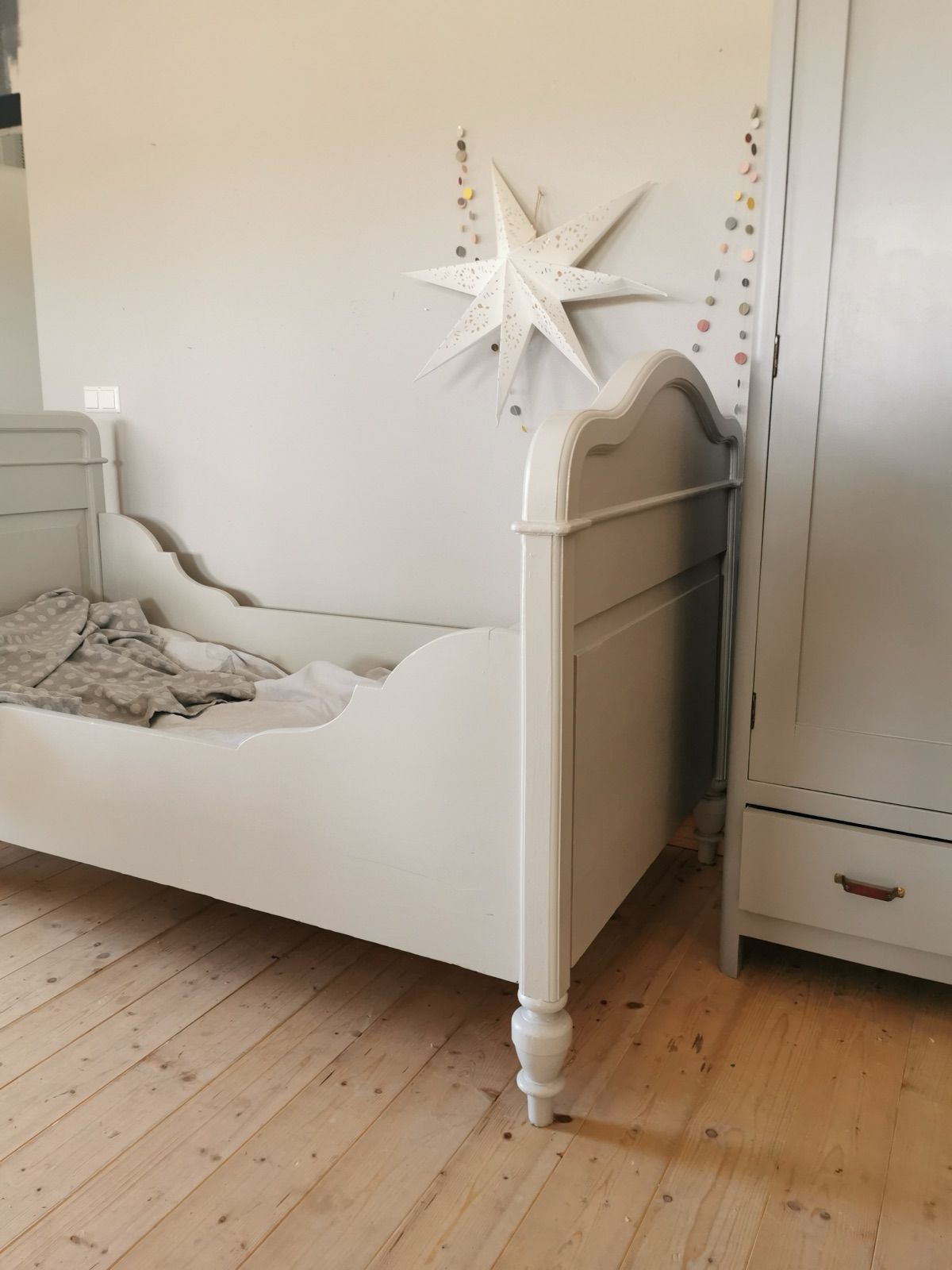 Vintage Kinderbett grau, Ansicht 2