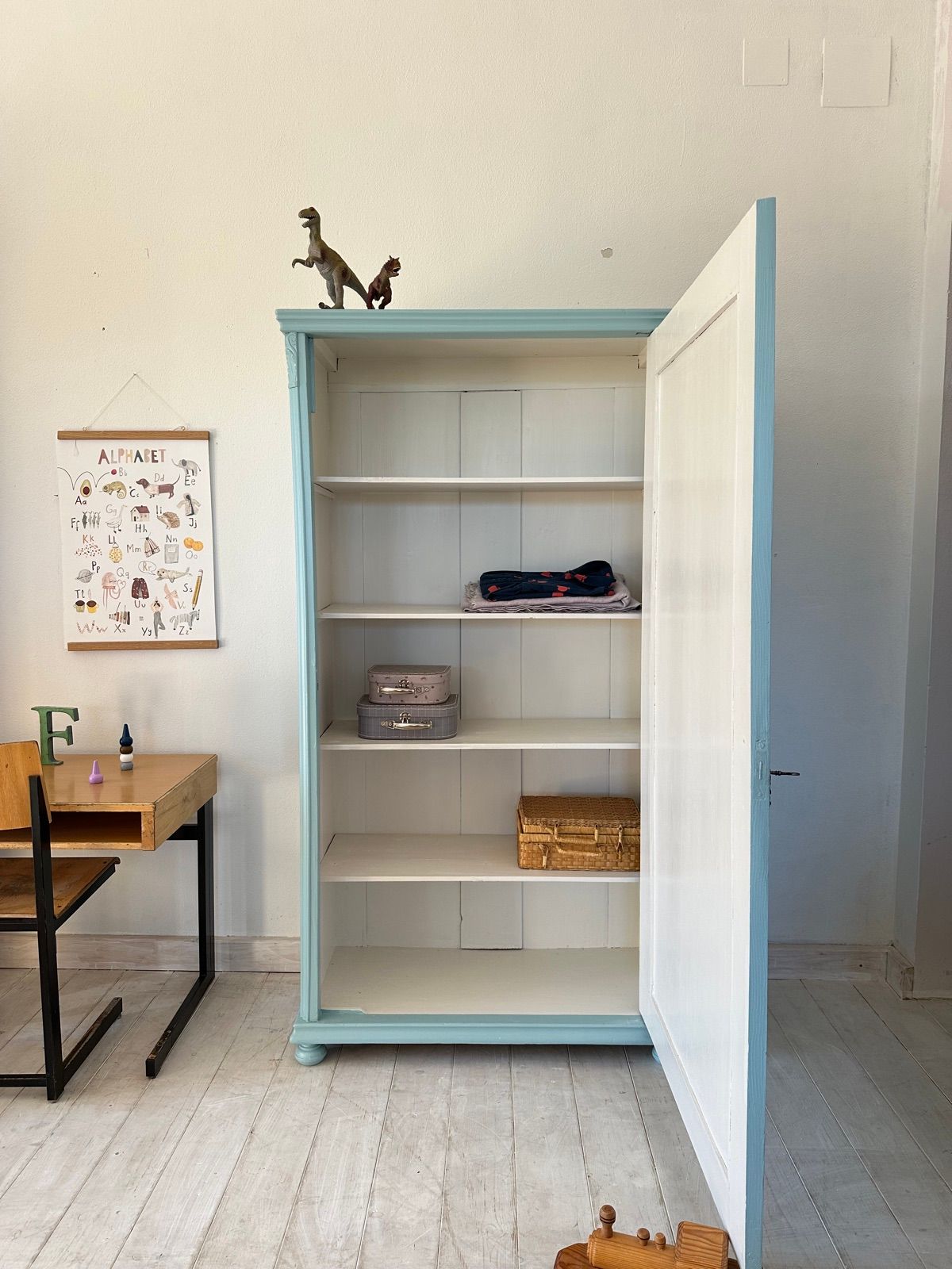 Vintage Kasten, 170 cm breit, Ansicht 2