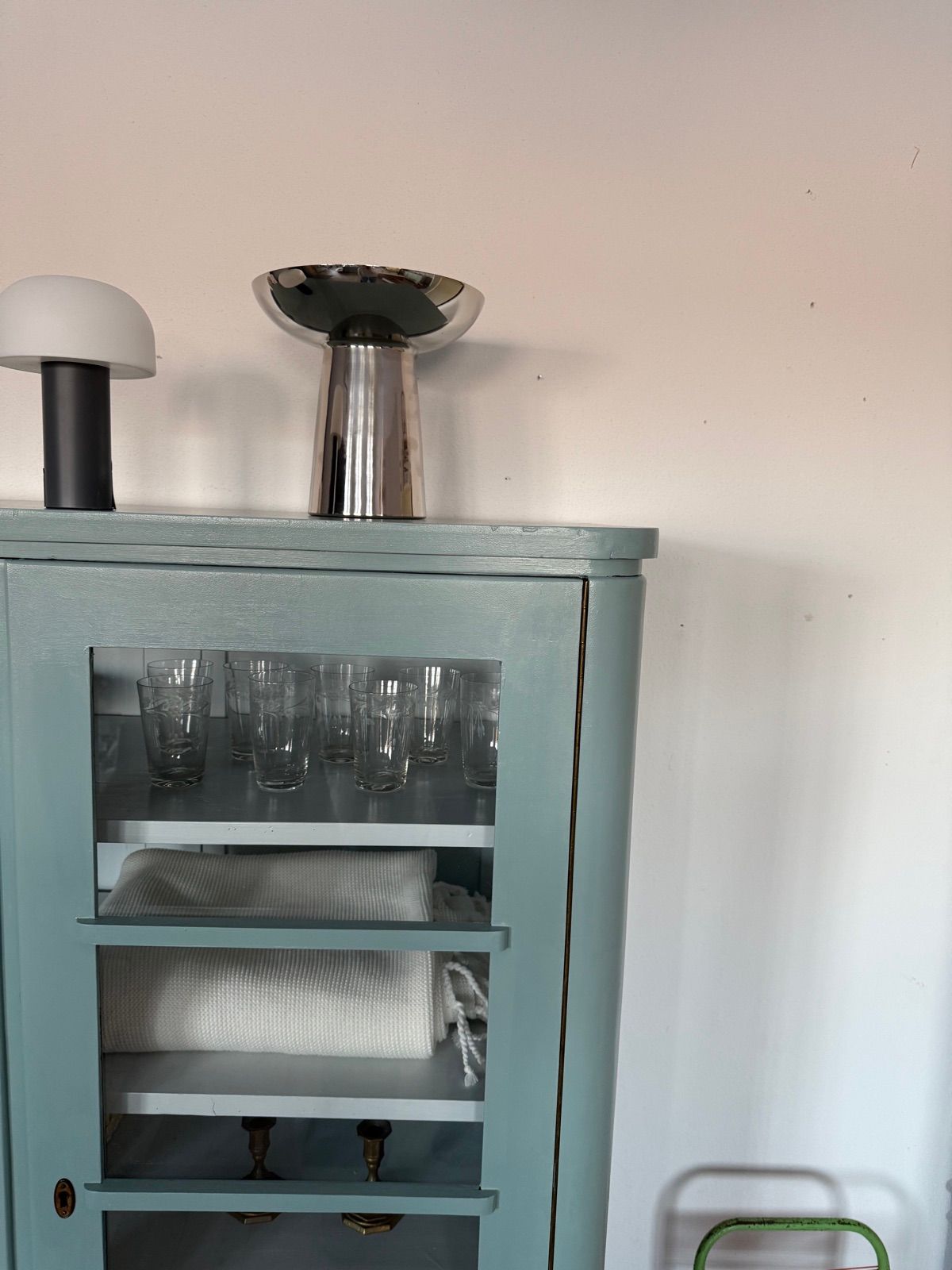 Antike Vitrine blau, Ansicht 3