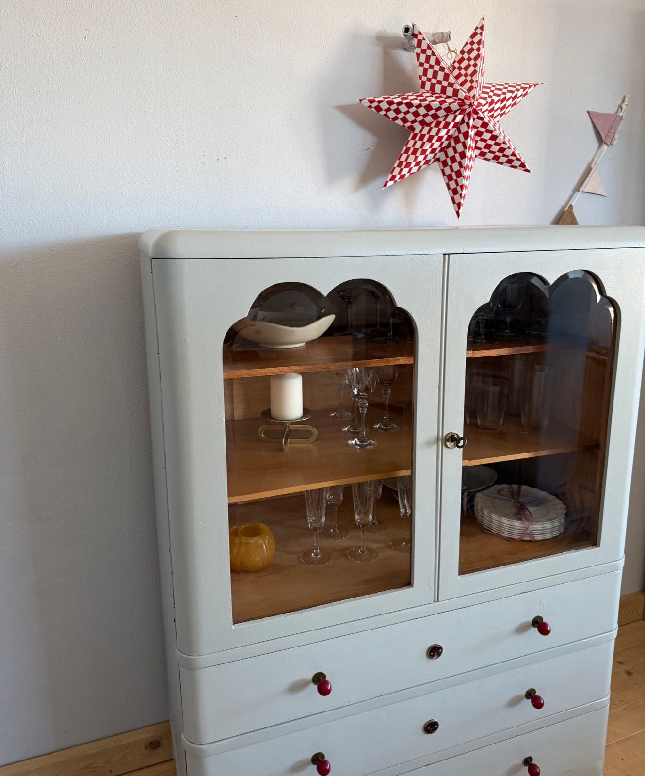 Glasvitrine grau, Ansicht 2