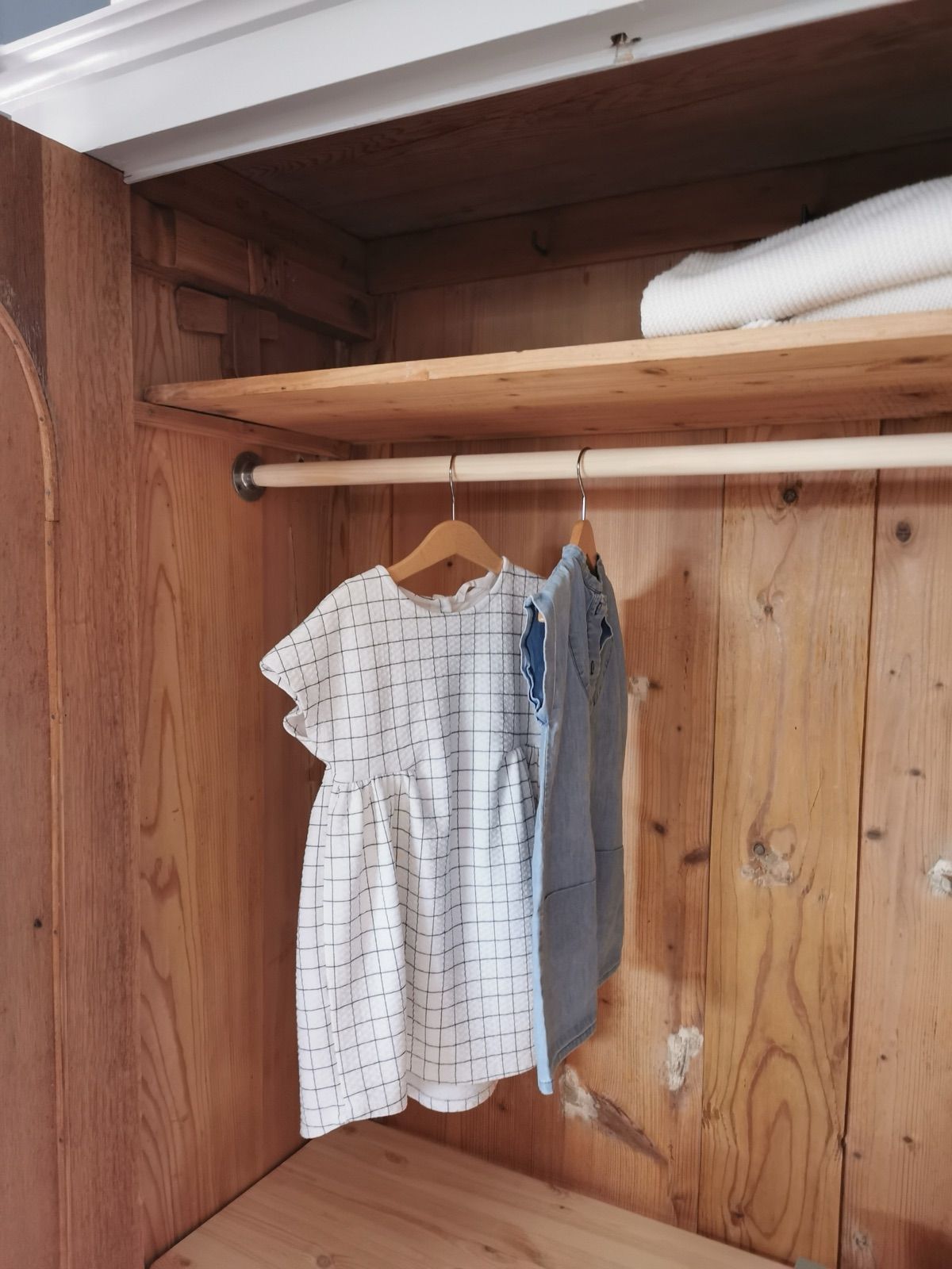 Vintage Steckkasten mit Gewandhaken, Ansicht 8
