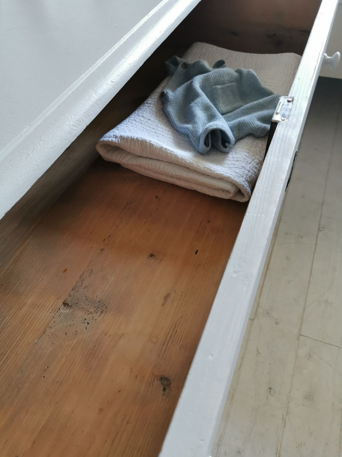 Kommode mit drei Laden, Ansicht 5