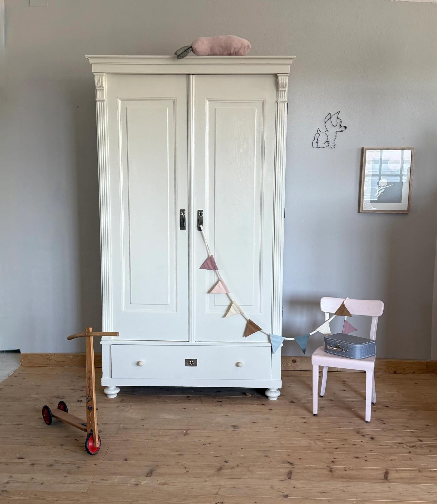 antiker Schrank